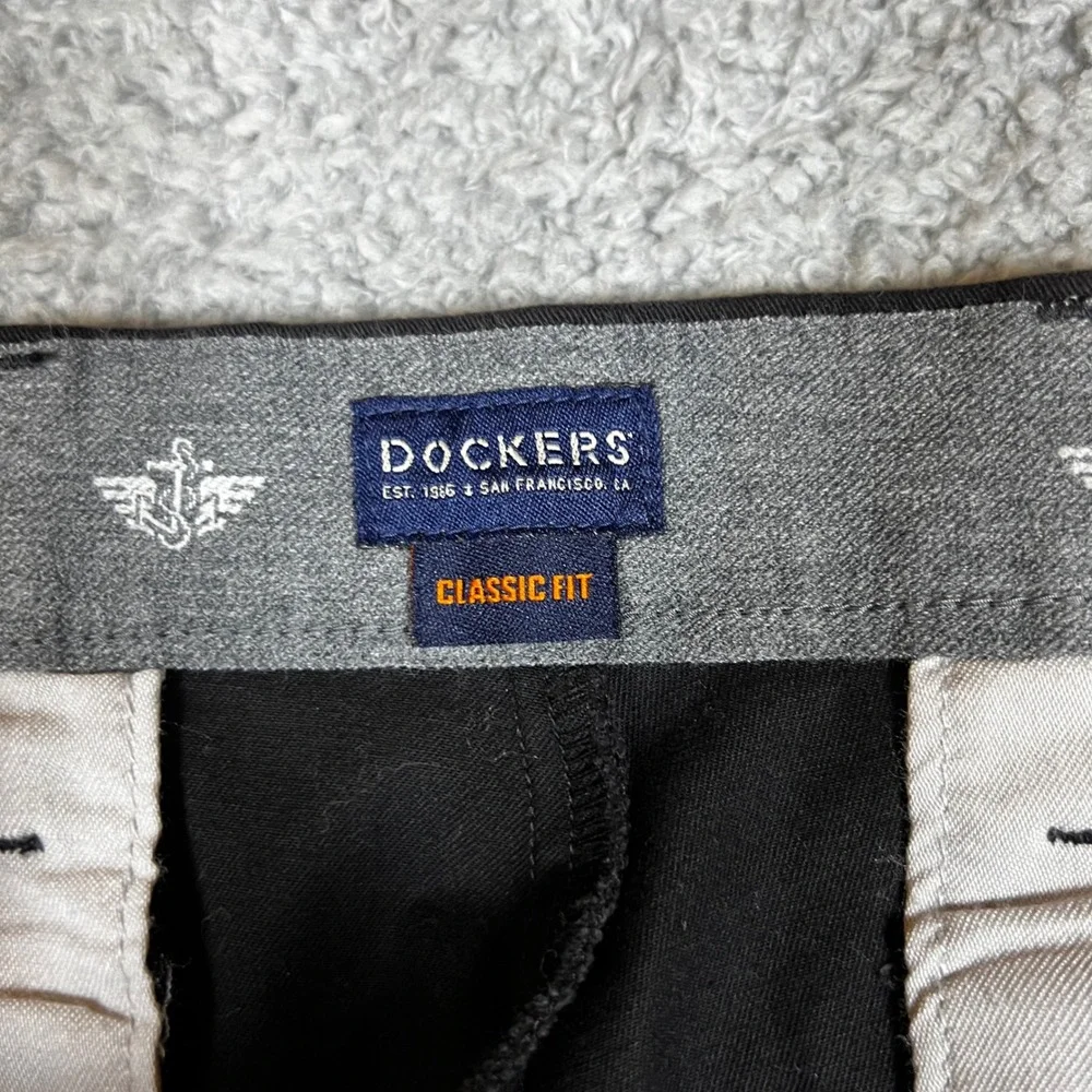 Dockers Workday Khaki Mens 34x32 Black New Classic Fit Smart 360 Flex Pants - Picture 7 of 10